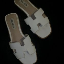 Steve Madden White Slide Sandals – Women’s Size [4]