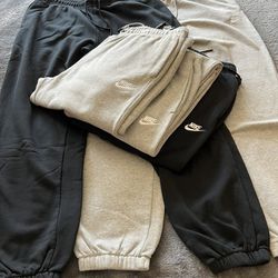 Women’s Black Or Grey Nike Essential Fleece Sweatpants Size Large
