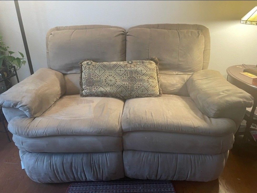 Reclining Loveseat – Dual Recliner Couch – Very Comfortable