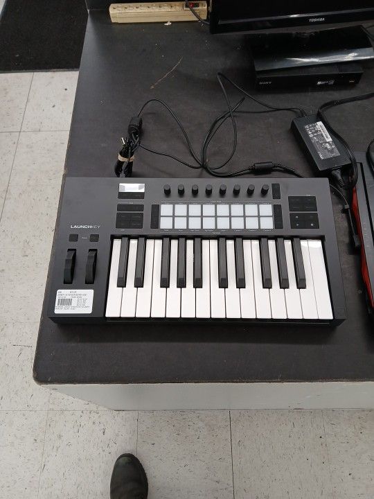 Launch Key Midi Keyboard Novation