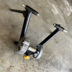 Saris Fluid 2 Bike Trainer & Bluetooth Sensor