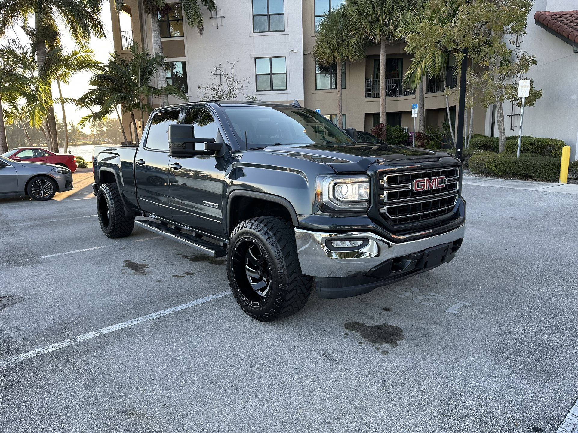 GMC SIERRA ELEVATION 4X4. CLEAN TITLE BY OWNER