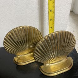 Adorno Porta Libros Concha Bronce Pesado Antiguo 