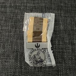 Toys R Us Exclusive Star Wars Tatooine Epic Battle Medal - New