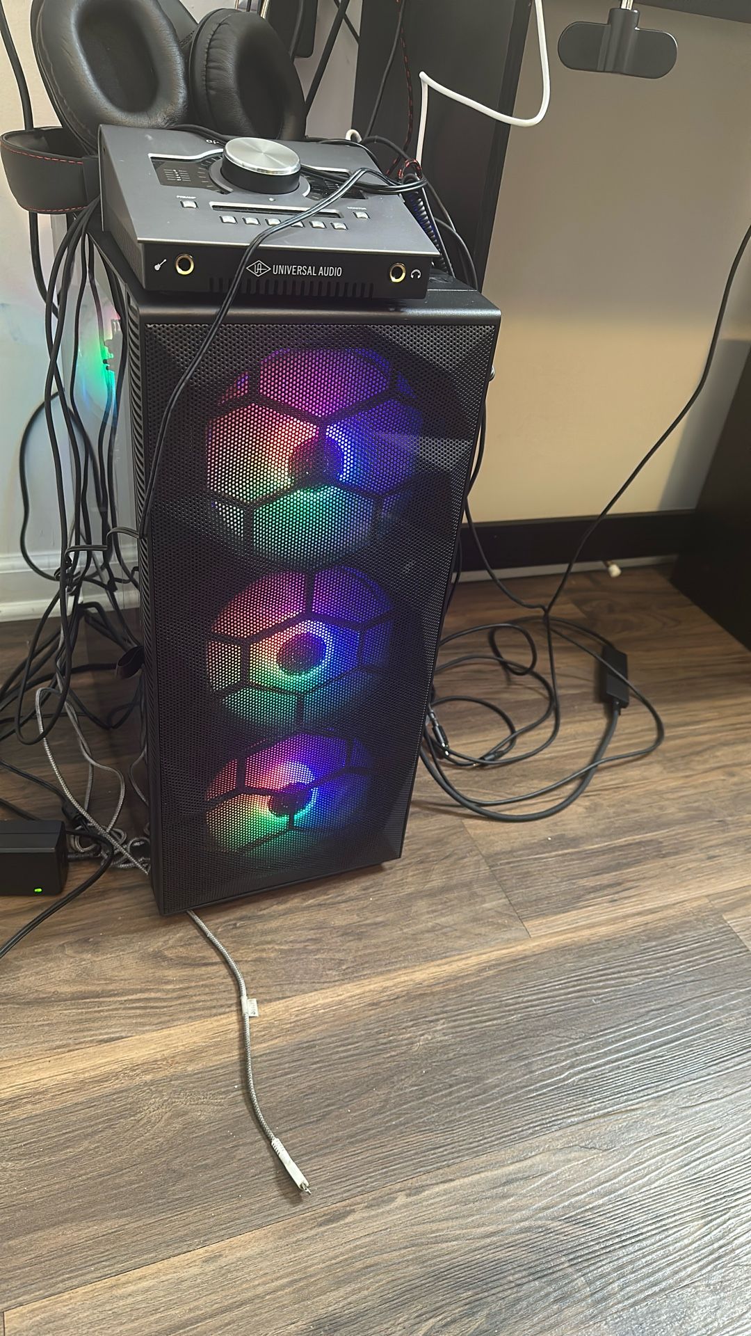 Custom Gaming PC, Ryzen 5 5600X, Rx7800xt, DDR4 + MONITOR AND MOUSE