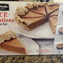 Pie Bakimg Dish & Pie Cutter