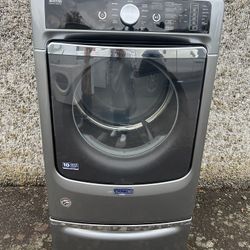 Beautiful washer and dryer in excellent condition, they work very well