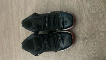 Air Jordan 11 Bred Sneakers