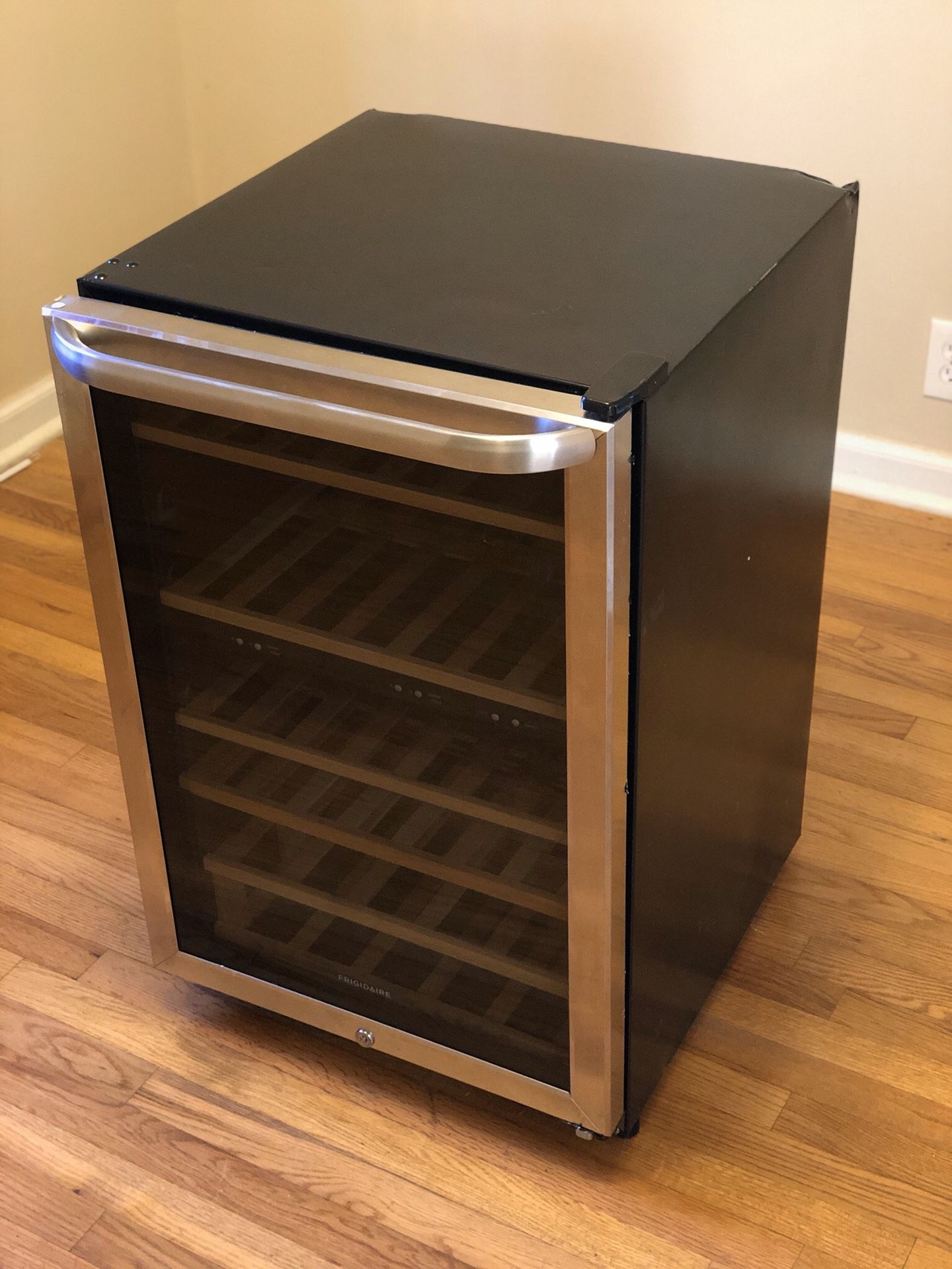 Frigidaire 38Bottle Wine Cooler Stainless steel ModelFFWC38B2RS