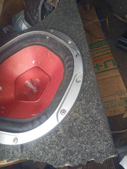 20.00 reduced price! Today only!Grounshaker sub dual coil 10 inch box