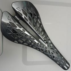 Bicycle Seat Fits All BMX Mountain Bike Cruiser Perfect Condition Carbon Fiber Design Pattern Poly Carbonate Plastic Seat Awesome Rad Style 👍🤙👌