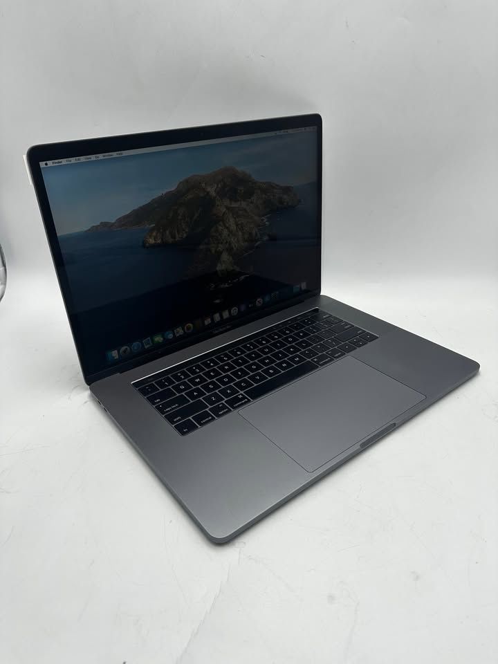2016) MacBook Pro 15”[i7][16GB RAM][1TB SSD][B Grade]
