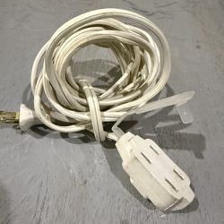 Extension cord 9 Feet for sale in good condition 