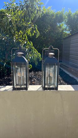 outdoor lantern light