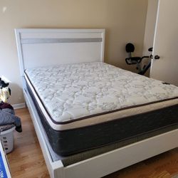 NEW Queen-Size PILLOW TOP MATTRESS and BOX SPRING. Bed Frame Is Not Available 👍