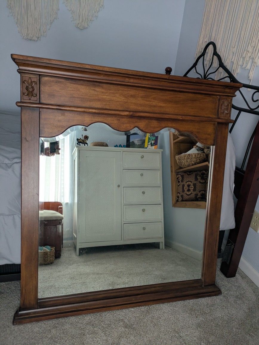 Dresser Mirror/Mirror