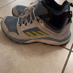 Ladies Sneakers Size 8