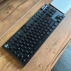 Logitech g915 Mechanical Keyboard (clicky)