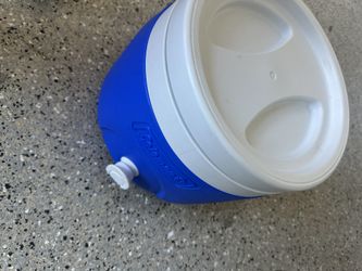 2 Gallon Coleman Water Drink Dispenser