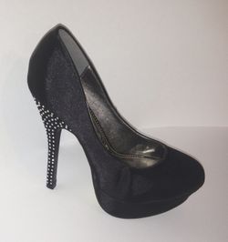 Black heels sizes available - 6.5- 7- 9