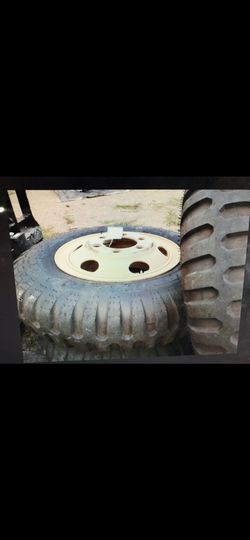 Titan 9.00-20 Tires with-wheels good condition