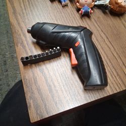 Selling Cordl ess Drill