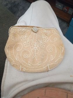 DeLiLL antique clutch