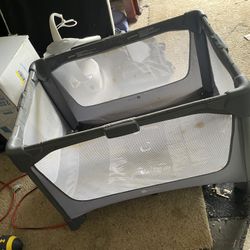 4moms Breeze Go Playard 