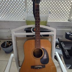Guitar. Aria.  Nice. Soun.  Fo Professional Player Bonito Sonido. Lemon Grove  Area  Cash. Only