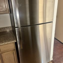 Kenmore Top-Freezer Refrigerator - Stainless Steel
