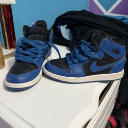 Boys Jordan’s 1 Mid 