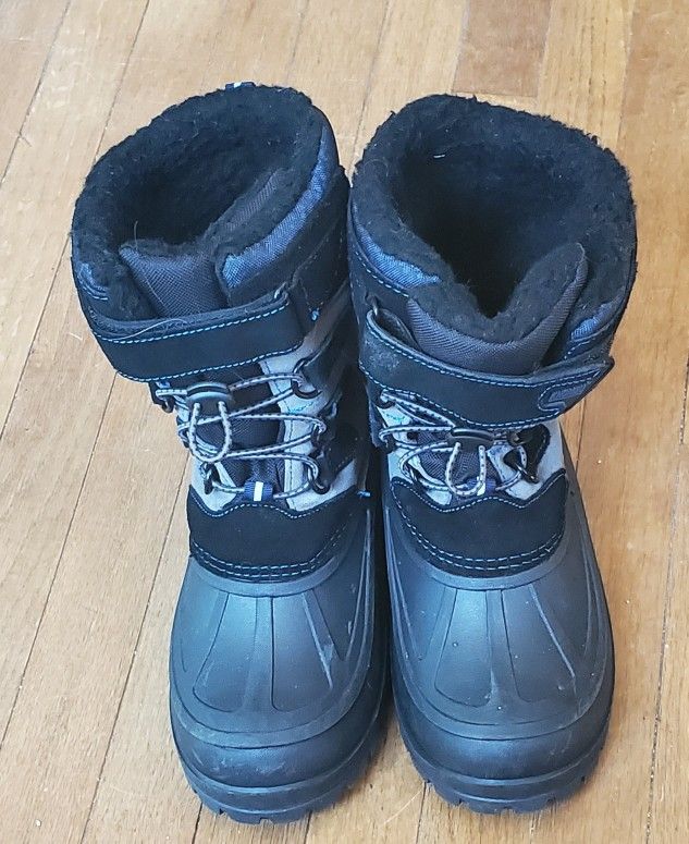 Boy's Snow Boots Size 5