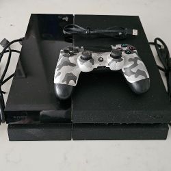 PS4 Console With 5 Games / Dualshock Camo
