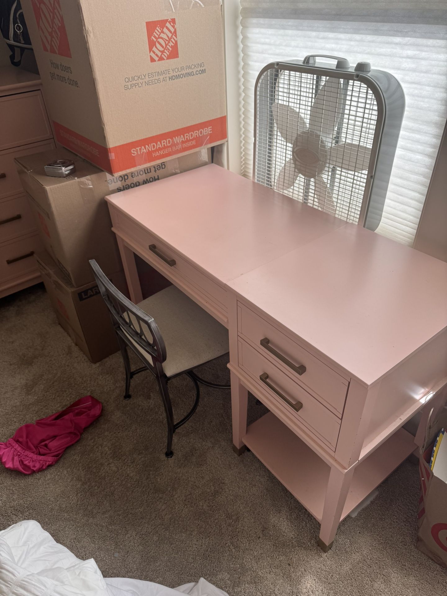Everlly Desk, Chair, Dressers (2 Total), & Nightstand