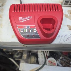 Milwaukee M12 Charger 