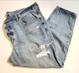 ❤️Old Navy Women's Distressed Light Wash Denim Jeans size: 16