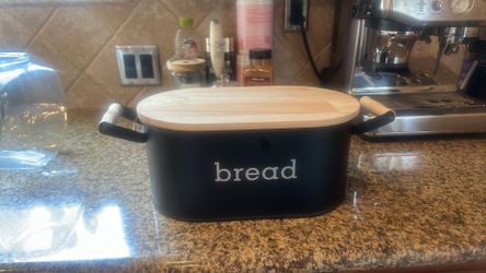 New bread storage box