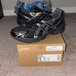 Size 12M Black/silver ASICS 1130. No Trades