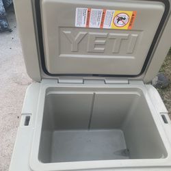 Yeti Cooler 35 For Sale 150$ 