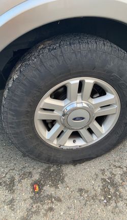 I sell the wheels with tires of 40% of good tires the very good wheels excellent