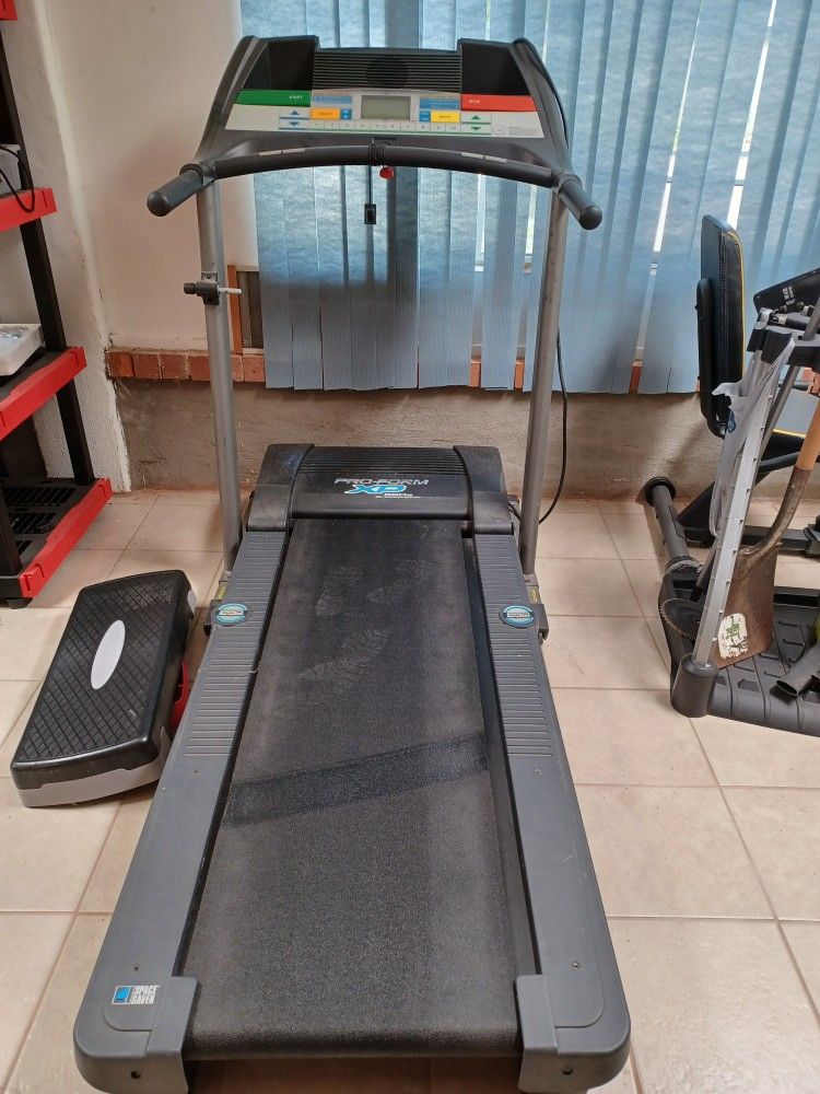 Proform XP 580s Cross Trainer Treadmill for Sale in Laredo TX