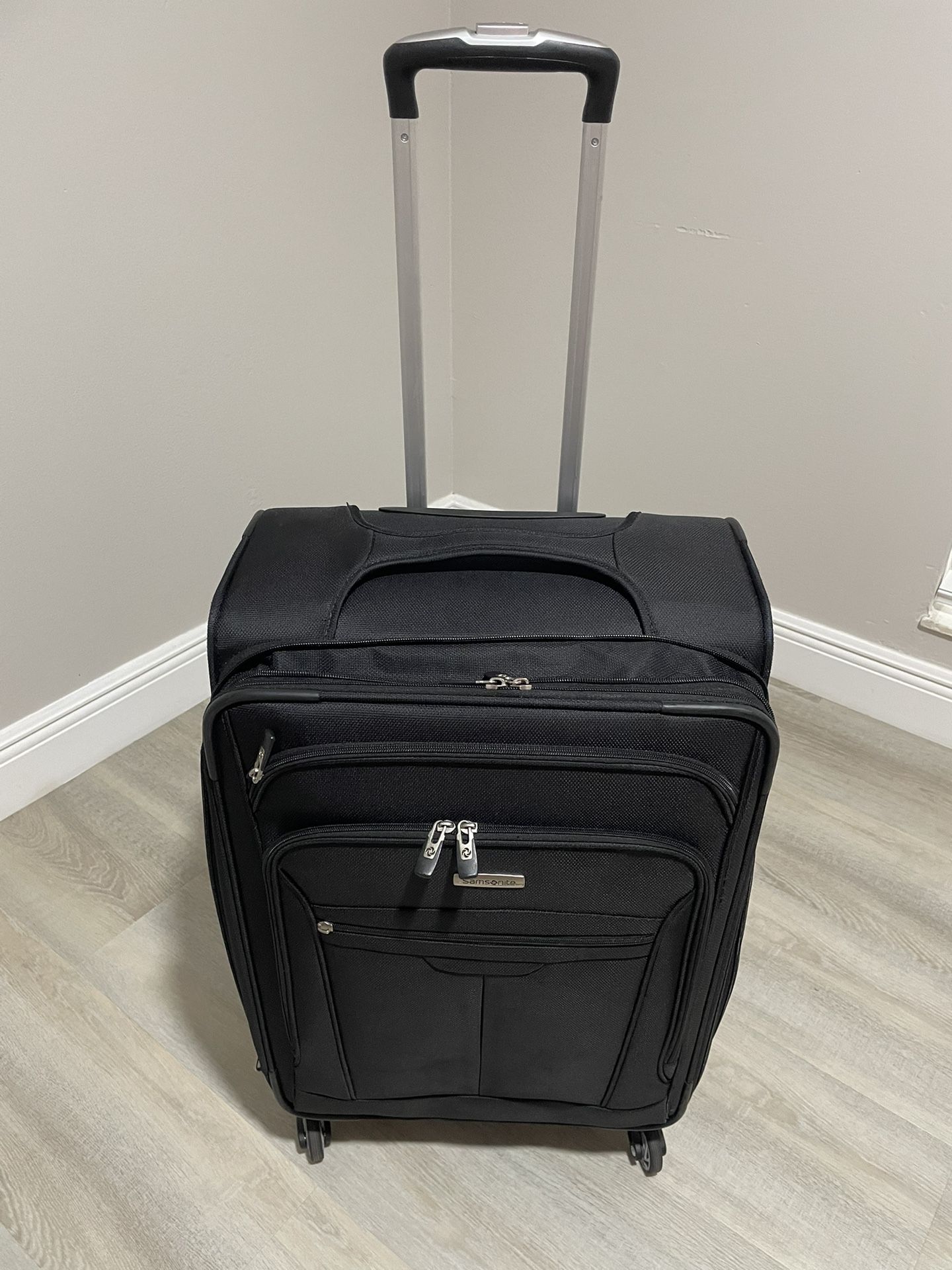 Samsonite - Hyperspin 4 Softside Spinner 25” Luggage