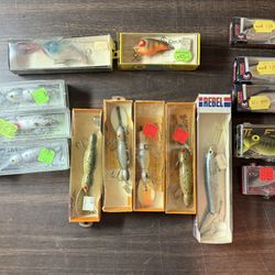 (15) Vintage Fishing Lures in Boxes! Bomber, Zebco, Hellbender, Rebel, more