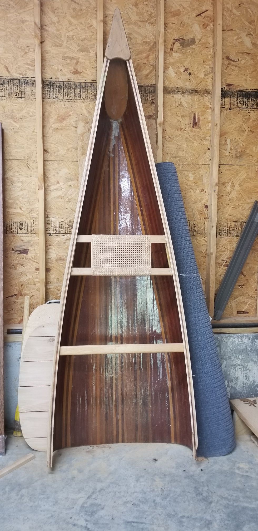 Photo cedar strip canoe, cut in half