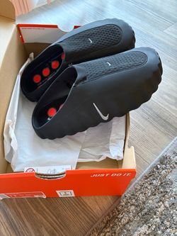 Nike Mind slides