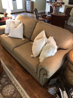 8 piece living room furniture set , including 8x10 rug - $650. Must go!