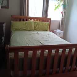 California Queen size Sleigh Bed