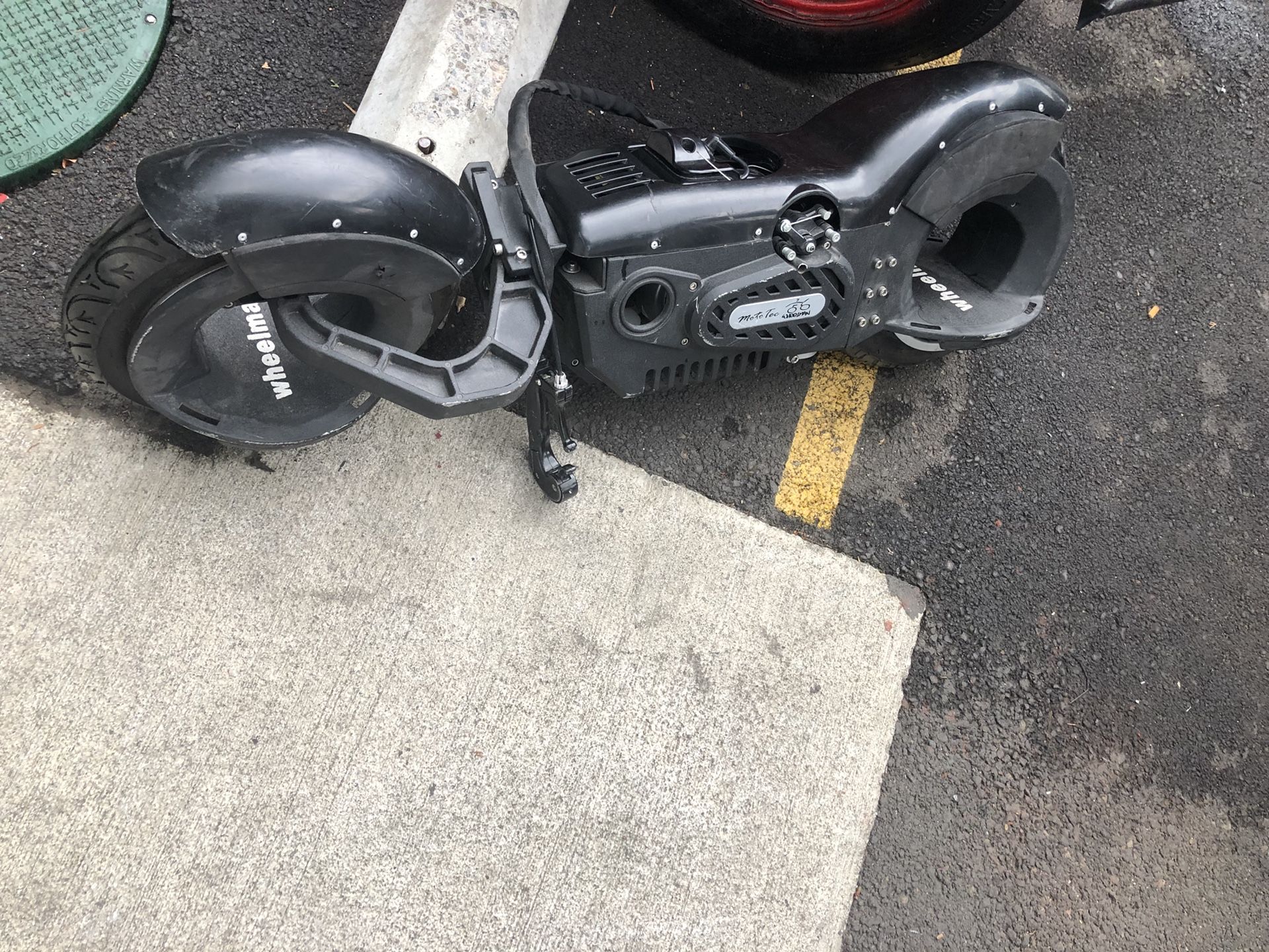 Mototec Wheelman V2 50cc Gas Skateboard