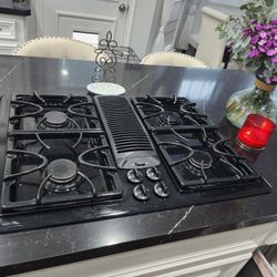 Cooktop With Downdraft