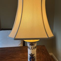 Beatiful Vintage Porcelain & Brass Table Lamp